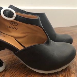 Cosmos Opposition Sexy Side-Buckled Heel